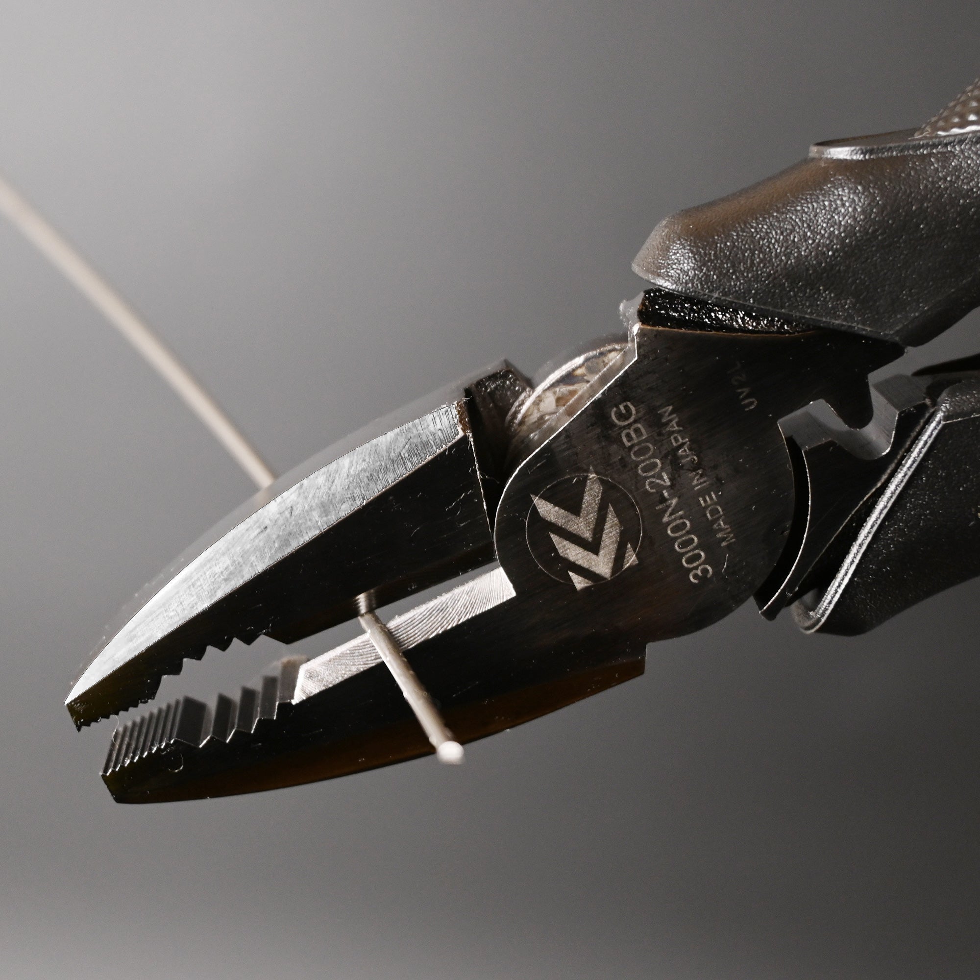 eccentric power pliers
